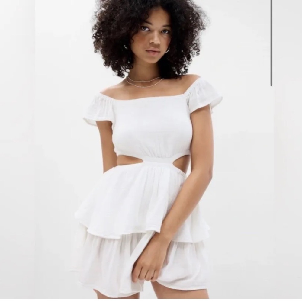 GAP Side Cutout Ruffle Hem Mini Dress White Size Medium cap ruffle sleeves